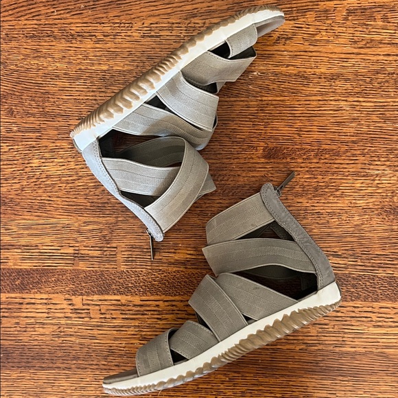 Sorel Sage Green and Tan Out N About Gladiator Sandals + Elastic Straps SZ 7 - Picture 1 of 15